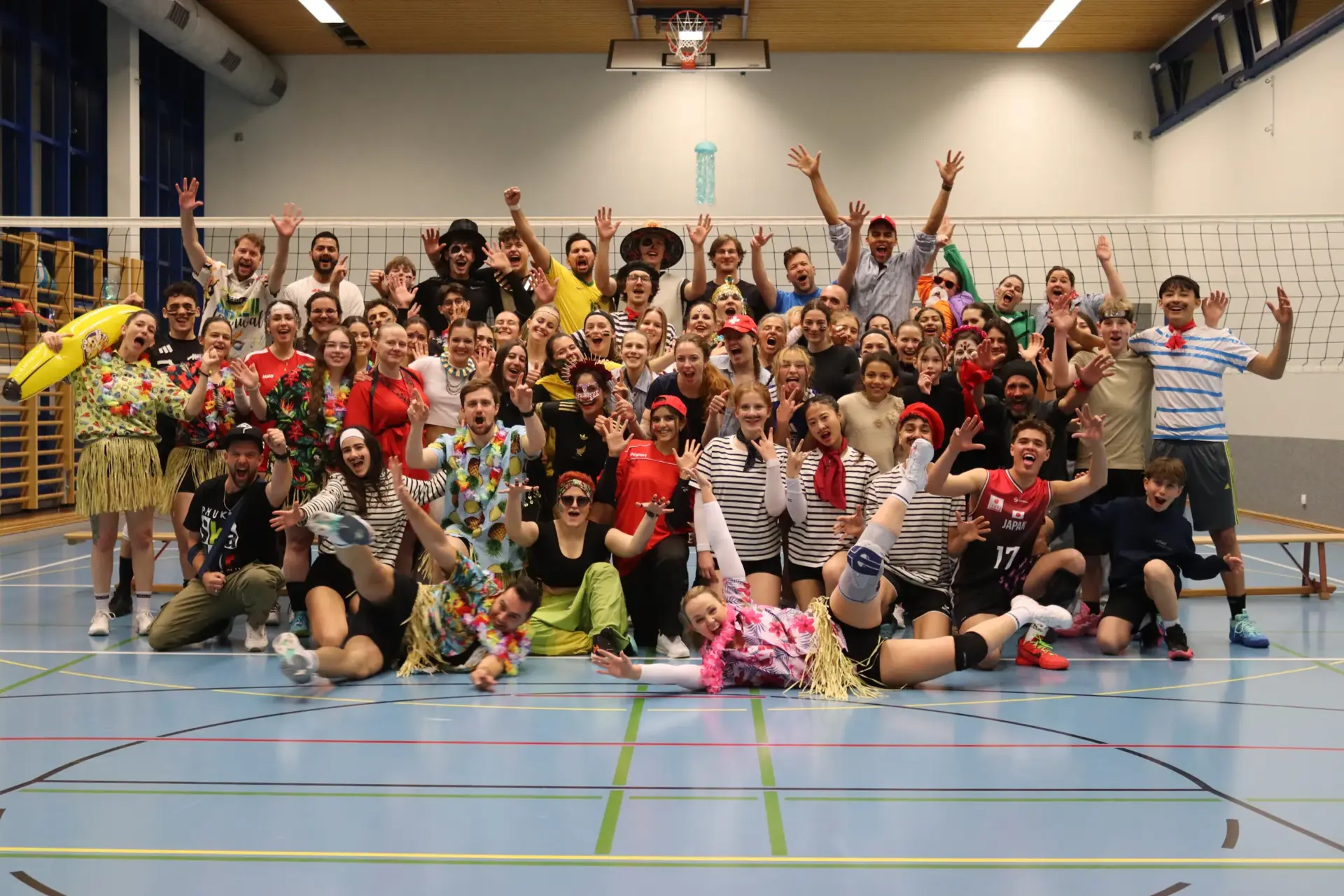 Gruppenfoto aller Teams von Volley Mutschellen beim Vereinsfoto